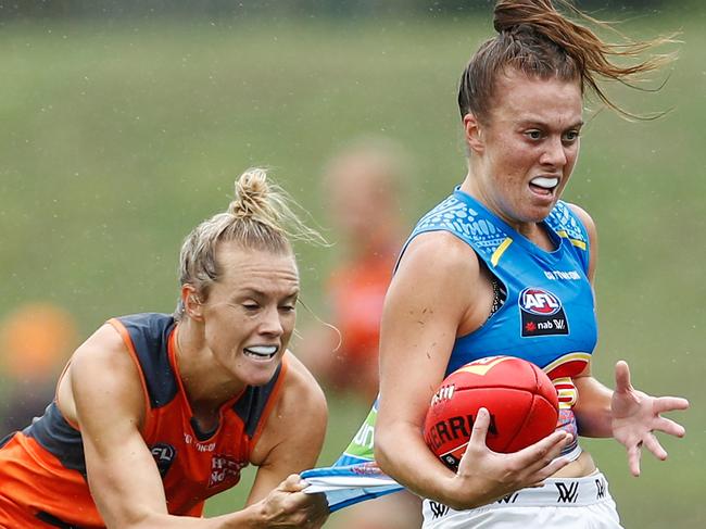 Jamie Stanton of the Suns competes with Elle Bennetts of the Giants during the Round 1 AFLW match between the GWS Giants and Gold Coast Suns at Blacktown International Sportspark in Sydney, Saturday, February 8, 2020. (AAP Image/Brendon Thorne) NO ARCHIVING, EDITORIAL USE ONLY