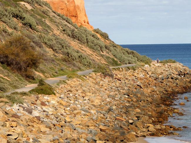 Southern area site photographs. Witton Bluff, Port Noarlunga. Beach photograph.