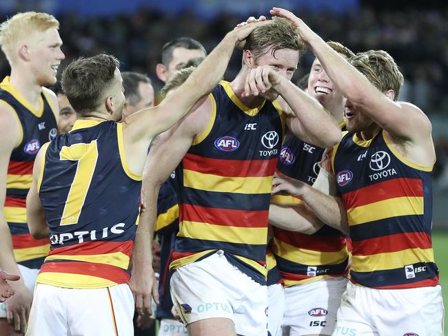 Alex Keath is congratulated by his teammates after being named the Showdown Medallist in round eight this year. Picture: SARAH REED