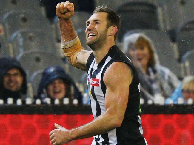 MELBOURNE, VICTORIA - JUNE 24: Travis Cloke of the Magpies celebrates a goal during the round 14 AFL match between the Collingwood Magpies and the Fremantle Dockers at Melbourne Cricket Ground on June 24, 2016 in Melbourne, Australia. (Photo by Michael Dodge/AFL Media/Getty Images)