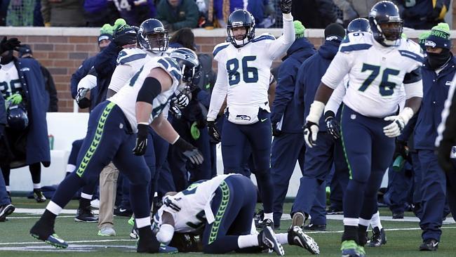 Seahawks survive with 10-9 playoff win after missed Vikings field