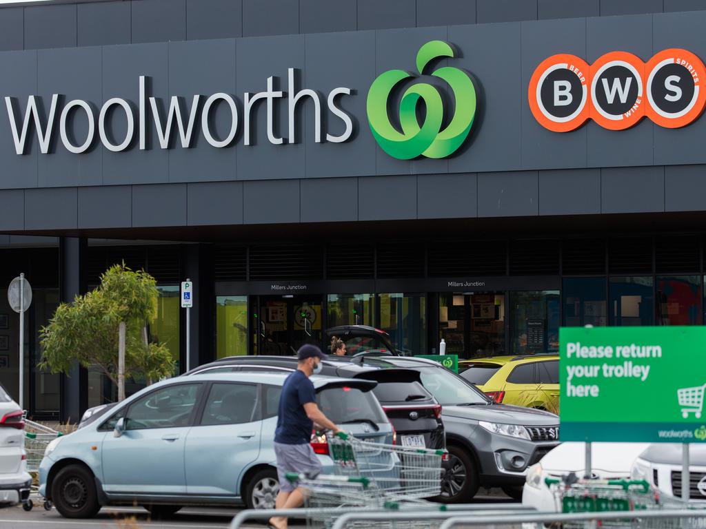 Around 20,000 former and current salaried staff at Woolworths-owned businesses will receive a total of $50 million in repayments. Picture: Paul Jeffers / NCA NewsWire