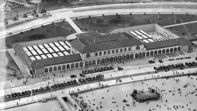 An undated historical photo of the Bondi Pavilion. Note the number of cars parked along the front.