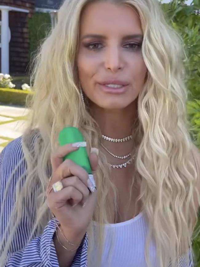 Jessica Simpson’s video has sparked concern among fans.