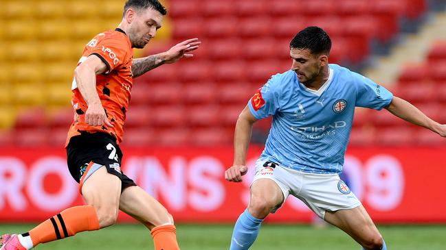 BRISBANE, AUSTRALIA - FEBRUARY 10: Jay O'Shea of the Roar and Steven Ugarkovic of Melbourne City compete for the ball during the A-League Men round 16 match between Brisbane Roar and Melbourne City at Suncorp Stadium, on February 10, 2024, in Brisbane, Australia. (Photo by Bradley Kanaris/Getty Images)