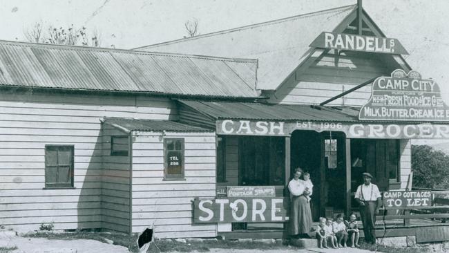 Amos and Ruth Randell's store at Freshwater c1910. Photo Northern Beaches Library