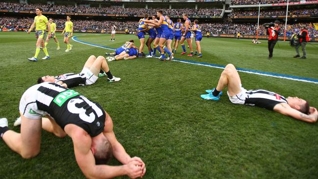 The Eagles celebrate victory after the final siren in the 2018 Grand Final.