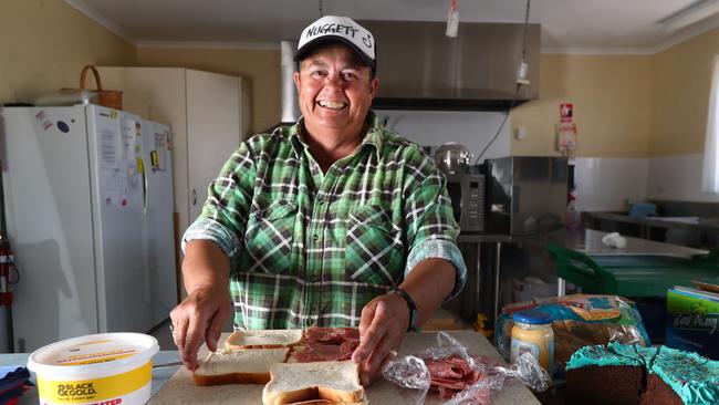 Edithburgh RSL member Julie "Nuggett" Tatchell, 60, making sandwiches for CFS firefighters. Picture: Tait Schmaal