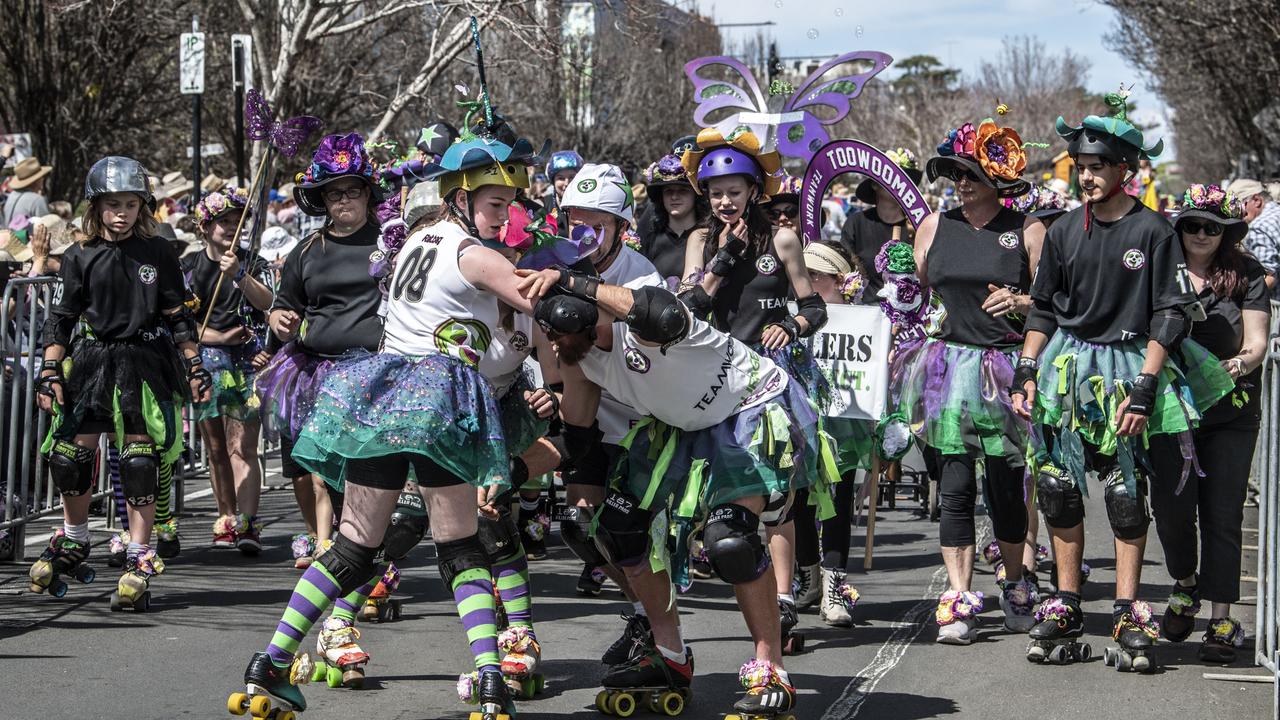 Toowoomba City Rollers float in the Grand Central Floral Parade. Saturday, September 17, 2022. Picture: Nev Madsen.