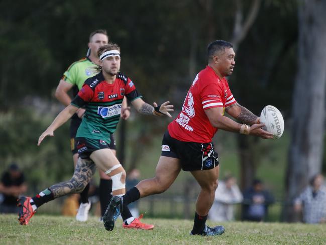 Tinirau Arona coordinates St Clair’s attack. Picture Warren Gannon Photography