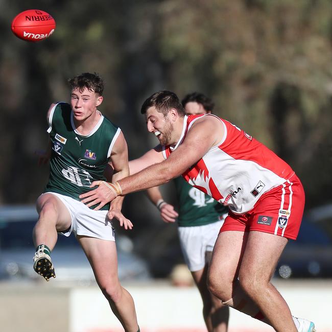 Shepparton Swans ruckman Mark Kovacevic arrives too late to stop Echuca’s Jed Dargan.