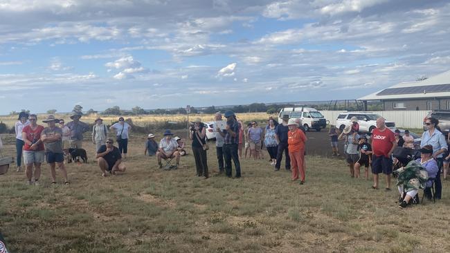 Dubbo residents attended a public forum to discuss the location of the proposed rehabilitation centre on Spears Drive announced late February.