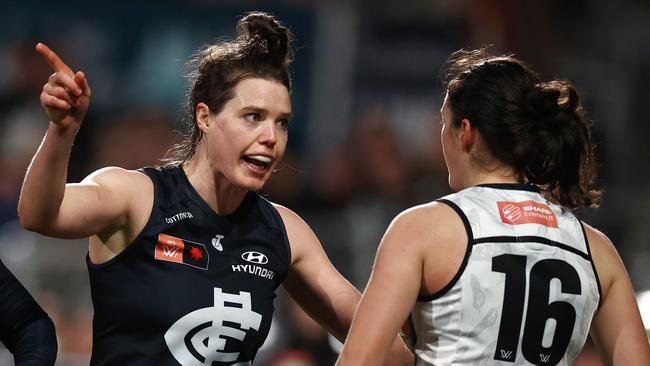 Carlton’s Elise O’Dea and Sarah Sansonetti clash during the match at IKON Park. Picture: Michael Klein