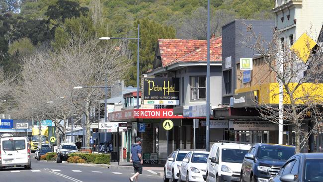 Wollondilly Council chief executive Luke Johnson is under fire for failing to release a report into the culture of the council.