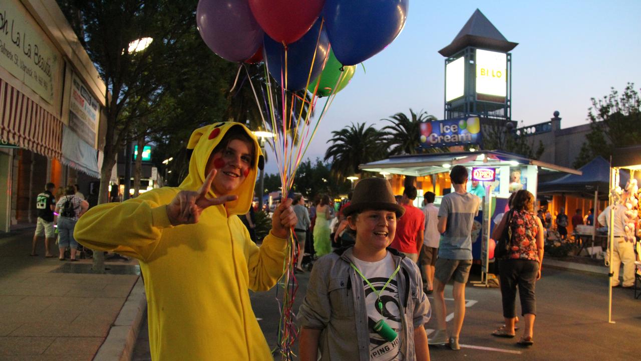 <p>Clayton and Morgan Vellacott were happy to lend a hand at the Mardi Gras on Friday night. Photo: Erin Smith / Warwick Daily News</p>