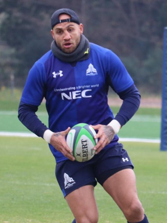 Blake Ferguson training with NEC Green Rockets Tokatsu.