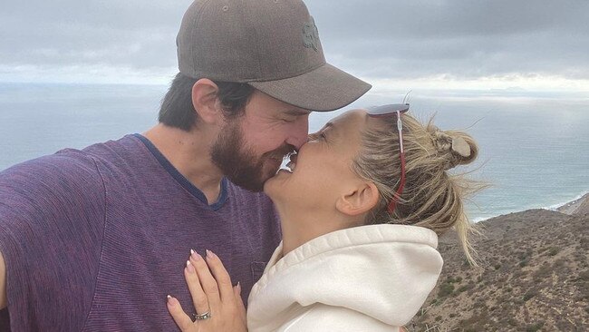 Kate Hudson is engaged to Danny Fujikawa.