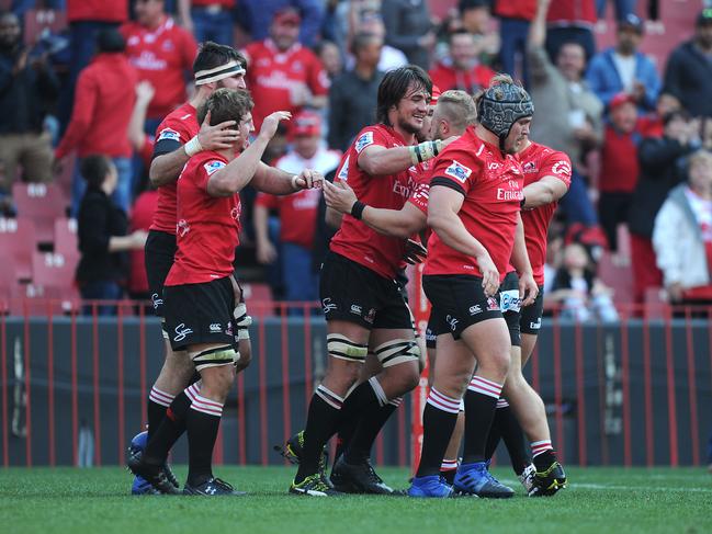 JOHANNESBURG, SOUTH AFRICA - JULY 29: Kwagga Smith celebrating his try with team mates during the Super Rugby, Semi Final match between Emirates Lions and Hurricanes at Emirates Airline Park on July 29, 2017 in Johannesburg, South Africa. (Photo by Gallo Images/Getty Images)