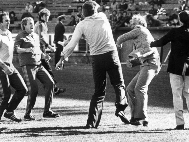 Carlton coach Percy Jones and Ruchmond coach Tony Jewell got a little closer than most opposition coaches normally do.