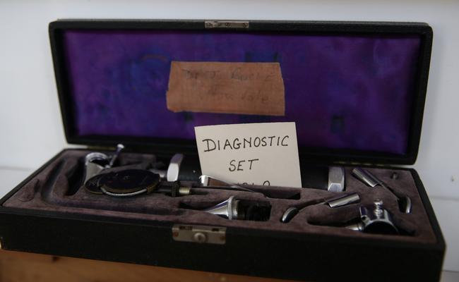 The diagnostician’s set.