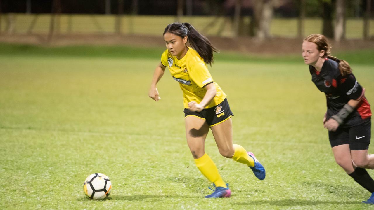 Edge Hill United's Loraine Paguiligan and Leichhardt's Jorja Davis. Picture: Nuno Avendano