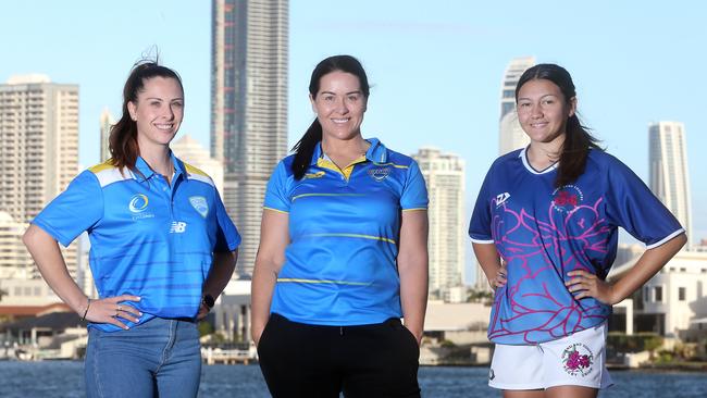 Brooklyn Manu (C) from GCDRU who has fought for this with Annaleise Stoyko (L) and Skylah Samson (14). 11 July 2022 Southport Picture by Richard Gosling