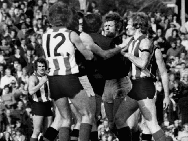 Coaches Ron Barassi and Des Tuddenham clash at Arden St.