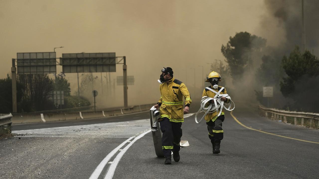 ‘National emergency’: world rushes to help as Israeli wildfires rage