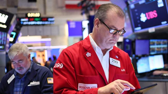 NEW YORK, NEW YORK – APRIL 30: Traders work on the floor of the New York Stock Exchange during morning trading on April 30, 2025 in New York City. Stocks fell sharply on the final trading opening day of April after data showed the U.S. economy shrunk in the first quarter, as a series of trade-focused policy moves by President Donald Trump weighed on business sentiment. Michael M. Santiago/Getty Images/AFP (Photo by Michael M. Santiago / GETTY IMAGES NORTH AMERICA / Getty Images via AFP)