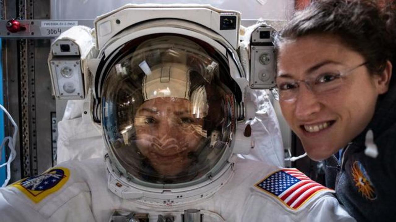 Nasa Makes History With First All Female Space Walk Au