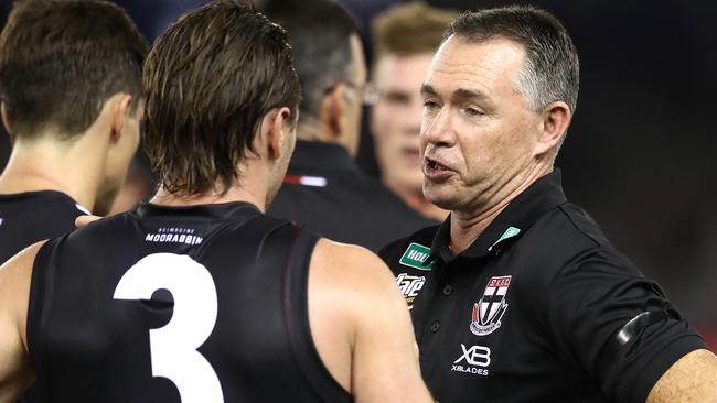 Alan Richardson talks to his players during the three quarter time break. Picture: Getty Images