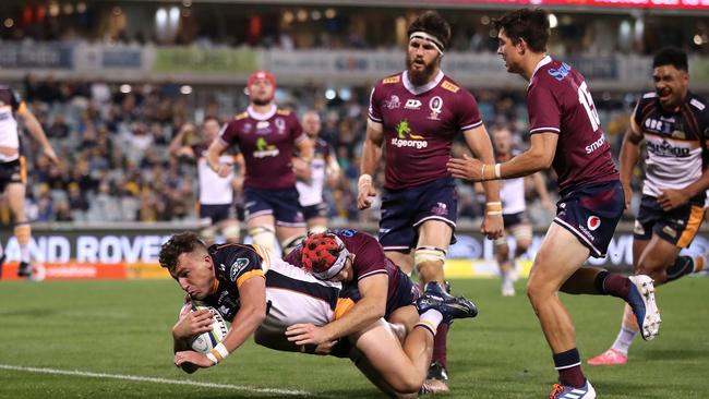 Thomas Banks goes over for the Brumbies. Picture: Getty Images