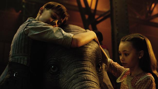 Former circus star Holt Farrier (Colin Farrell) is charged with taking care of a newborn elephant whose oversized ears make him a laughing stock.