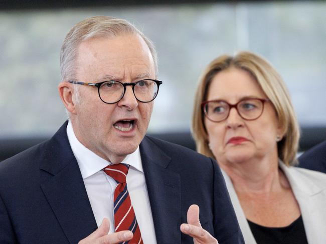 MELBOURNE, AUSTRALIA - NewsWire Photos - January 30, 2025:  Australian Prime Minister Anthony Albanese and Victorian Premier Jacinta Allan visit Boronia Heights Primary and hold a press conference.Picture: NewsWire / David Geraghty