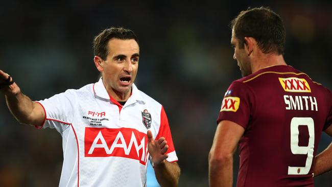 Referee Gerard Sutton talks to Cameron Smith.