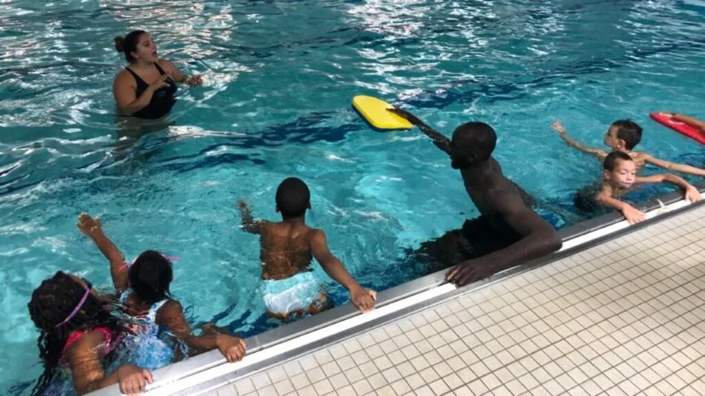 He almost reaches the other end of the pool!