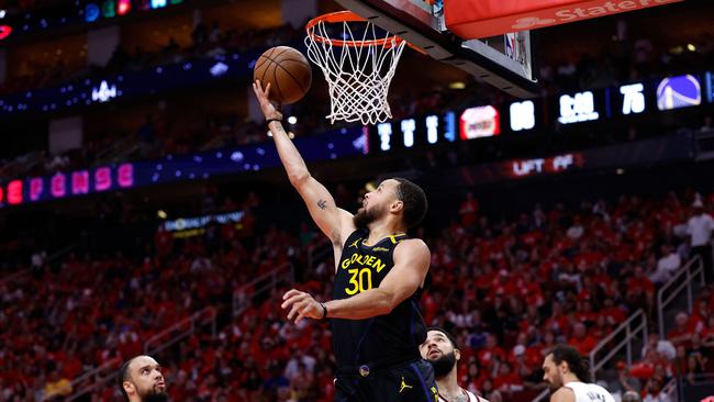 Curry still had a huge contribution in the end. (Photo by Tim Warner/Getty Images via AFP)