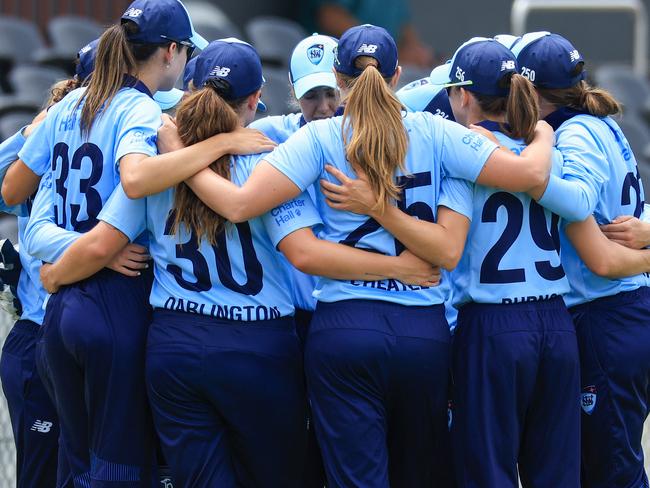 CANBERRA, AUSTRALIA - JANUARY 30: The Breakers huddle ahead of fielding during the WNCL match between ACT and New South Wales at EPC Solar Park, on January 30, 2024, in Canberra, Australia. (Photo by Mark Evans/Getty Images)