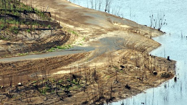  Mangrove Creek Dam during the Millennium Drought. 