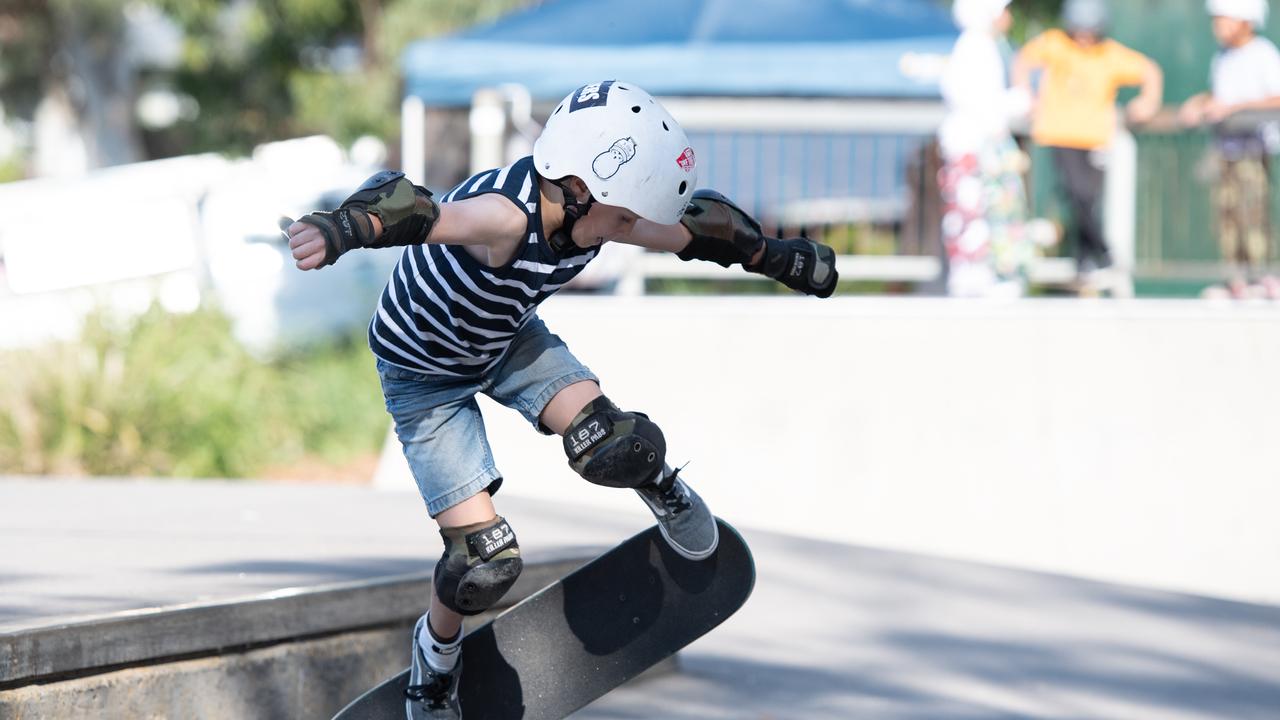 Tommy Kelly pictured competing at Berowra skate park at the skate, scooter and BMX battle royale. (AAP IMAGE / MONIQUE HARMER)