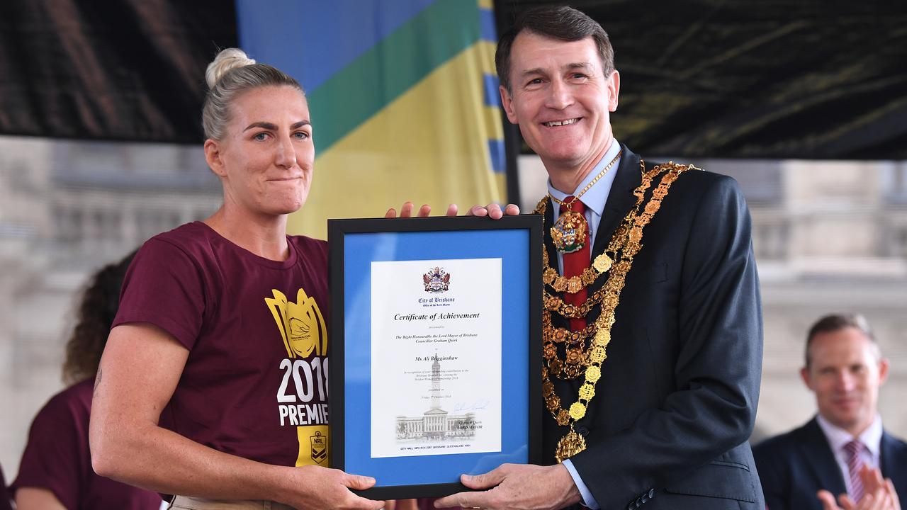 Ali Brigginshaw and Brisbane's Lord Mayor Graham Quirk pose for a photograph after the Women's Brisbane Broncos team were presented with the keys to the city. (AAP Image/Dave Hunt)