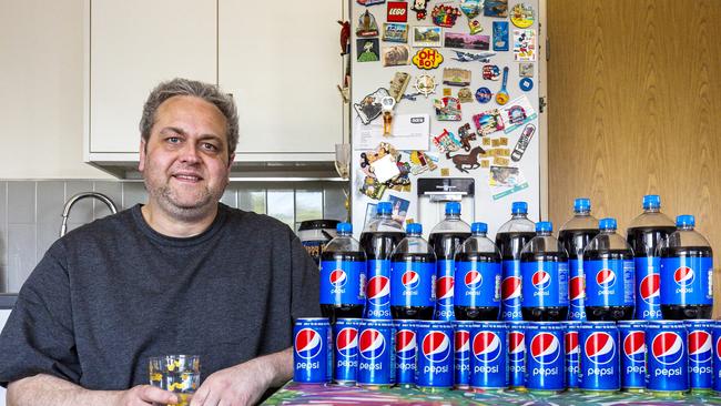 Andie Currie, 41, now only drinks water after managing to kick his habit through hypnotism. Picture: Matthew Lofthouse / SWNS / MEGA