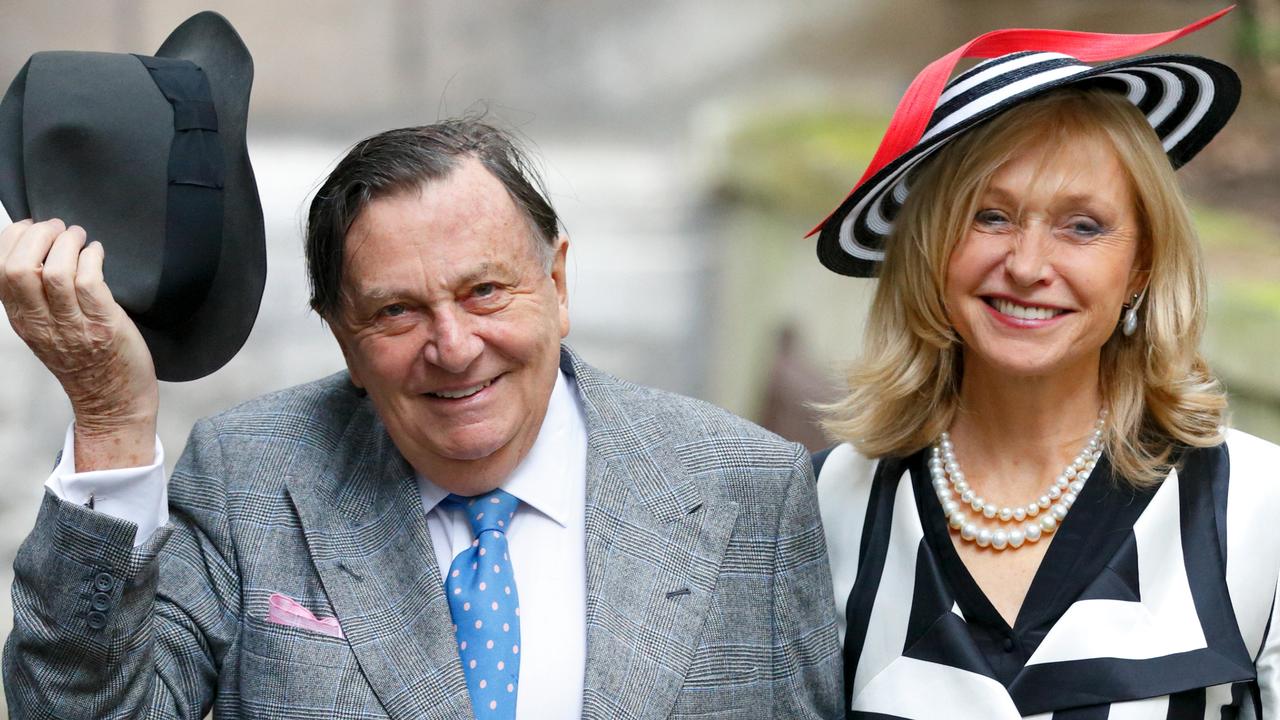 Annette Sharp: Barry Humphries’ Wife Lizzie Spender Going To King’s ...