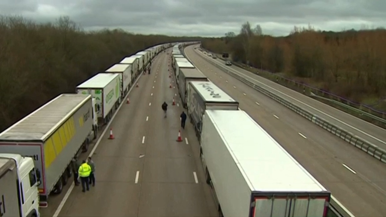 UK truck pile up continues after new COVID strain triggers border ...