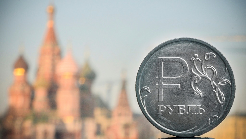 Ruble Sinks Back to 100 Versus Dollar in New Headache for Russia