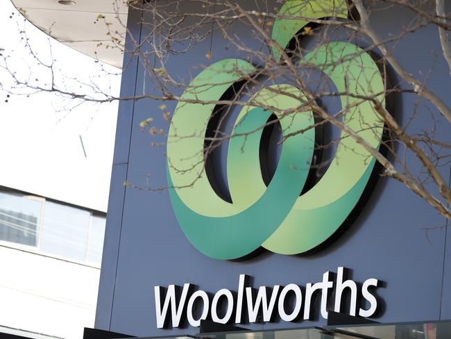 Woolies makes big vaccination move