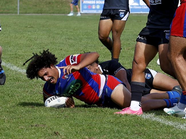 Noah Sefo scores a try. Picture: Michael Gorton