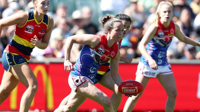 Daisy Pearce handballs during Melbourne's Grand Final loss.