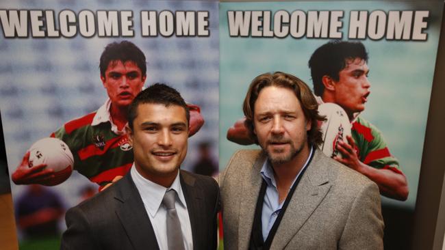 Crowe welcomes Craig Wing back to South Sydney in 2007. Photo: Gregg Porteous