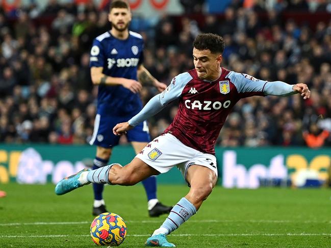 BIRMINGHAM, ENGLAND - FEBRUARY 09: Philippe Coutinho of Aston Villa scores their team's first goal from the penalty spot during the Premier League match between Aston Villa  and  Leeds United at Villa Park on February 09, 2022 in Birmingham, England. (Photo by Shaun Botterill/Getty Images)